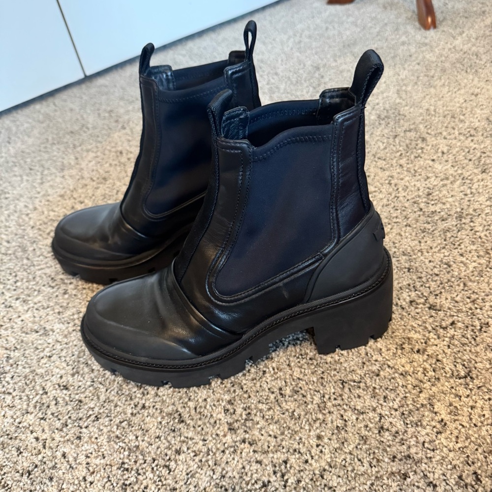 Tory Burch Chelsea Lug Sole Boot size 10